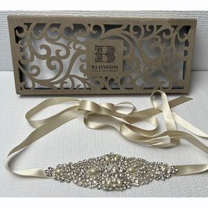 Blossom Veils & Accessories Bridal Pearl & Crystal Rhinestones Accent Belt